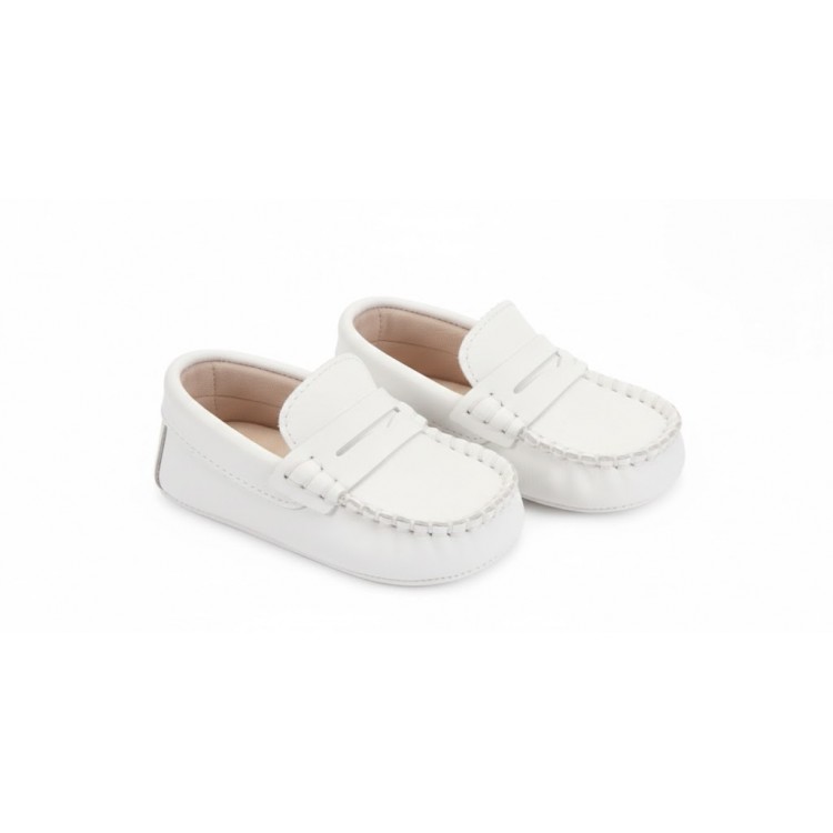 Küçük Beyefendilerin İlk Adımlarına Klasik Bir Dokunuş! Küçük Beyefendilerin İlk Adımlarına Klasik Bir Dokunuş!